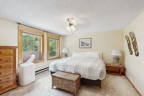 3 Schlafzimmer, Schreibtisch, Bügeleisen/Bügelbrett, WLAN