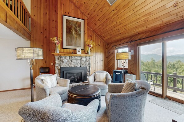 Télévision, cheminée, baby-foot