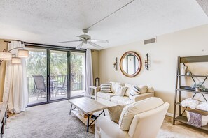 TV - Wonderful condo right up from the beach with pool, hot tub & AC (Hilton Head)