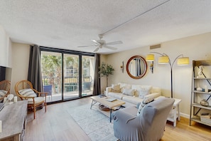 TV - Wonderful condo right up from the beach with pool, hot tub & AC (Hilton Head)