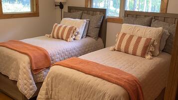 3 bedrooms, desk, iron/ironing board, free WiFi