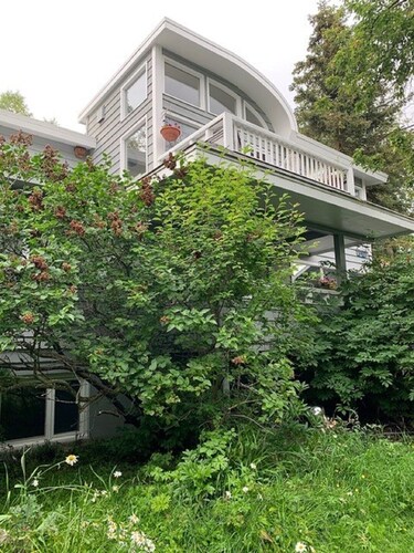 Downtown Historic Former "Judge's Study" Studio by Ocean