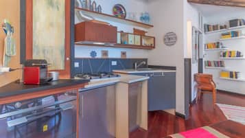 Refrigerador, horno, parrilla de estufa y lavavajillas