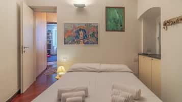 1 camera, ferro/asse da stiro