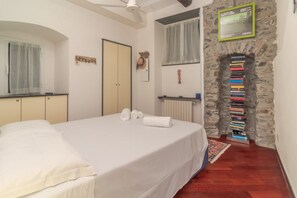 1 Schlafzimmer, Bügeleisen/Bügelbrett