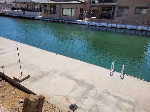 Water Front Moovalya Keys with 50' private dock and great parking