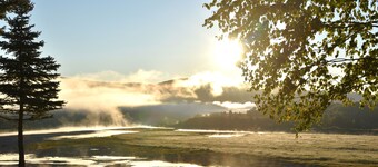 Allagash Elevated Escape • Cedar Hot Tub • Outdoor Entertaining • Riverfront