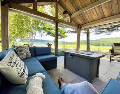 Allagash Elevated Escape • Cedar Hot Tub • Outdoor Entertaining • Riverfront