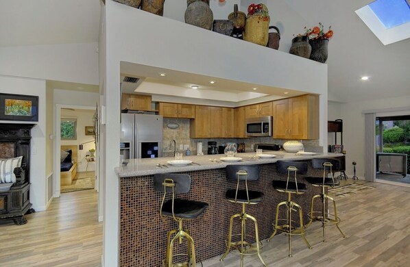Private kitchen - Bohemian Rhapsody Retreat ~ 2 Bed 3 Bath With Game and Theatre Room (Sedona)