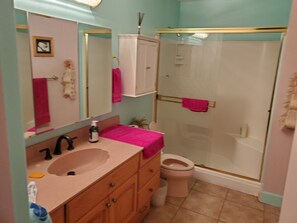 Bathroom - Secluded area.  Quiet. By the mountains.  City view. Purfect for families. Pool. (Phoenix)