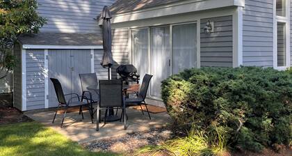 Sunlit townhome at Ocean Edge Resort in Brewster- central A/C, pool privilege's