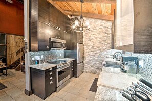 Kühlschrank, Mikrowelle, Herdplatte, Geschirrspüler