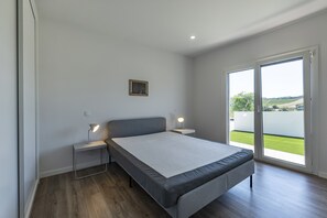 4 dormitorios, tabla de planchar con plancha, wifi y ropa de cama