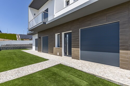 4 Bed Villa - Sleeps 8 - Pool - Garden - Parking