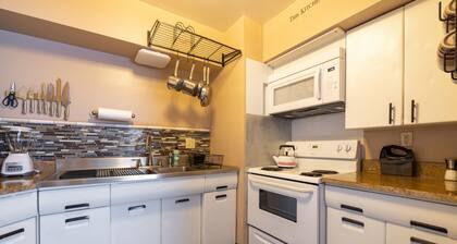 King & Queen Luxury Memory Foam Beds near Cleveland Airport | Georgetown Villas