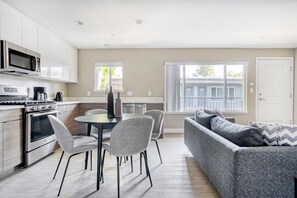 Fridge, microwave, oven, dishwasher - Charming Campbell 1BR w/ W/D, Pool, Gym, walk to WF + TJ, by Blueground (South Bay)