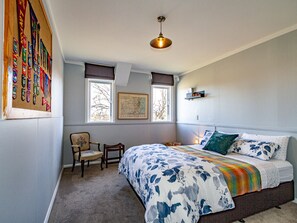 5 slaapkamers, een strijkplank/strijkijzer, wifi