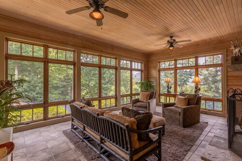 Misty Mountain Hop - Luxury home! Views, hot tub, 4 fireplaces, game table!