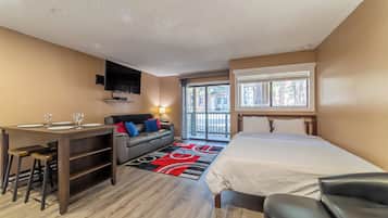 Iron/ironing board, free WiFi, bed sheets