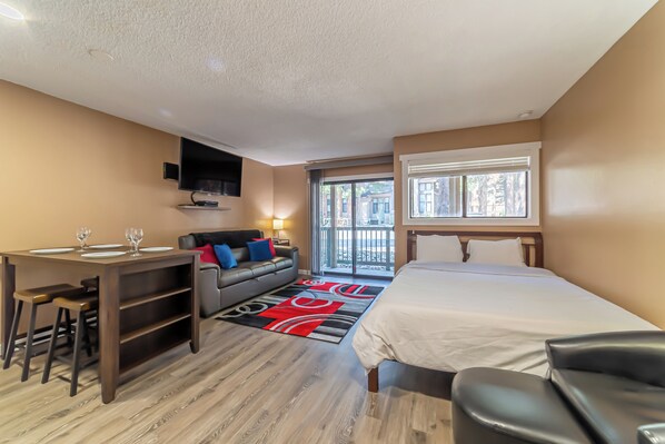 Iron/ironing board, free WiFi, bed sheets