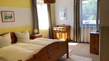 1 bedroom, bed sheets