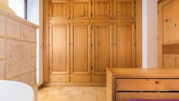 2 Schlafzimmer, Bügeleisen/Bügelbrett, kostenloses WLAN, Bettwäsche