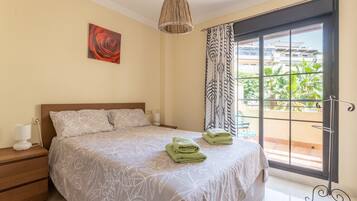 2 bedrooms, iron/ironing board, free WiFi, bed sheets