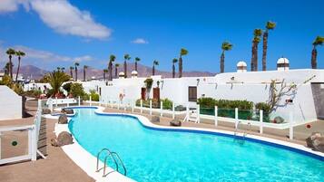 Een verwarmd zwembad