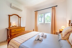 4 chambres, fer et planche à repasser, Wi-Fi gratuit, draps fournis