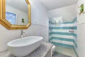 Bruser, hårtørrer, håndklæder