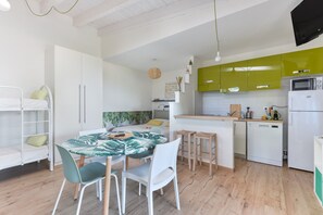 Fridge, microwave, stovetop, dishwasher - Apartment "Villa Sterlizia-Verde" with Sea View, Wi-Fi and Terrace (Capoliveri)