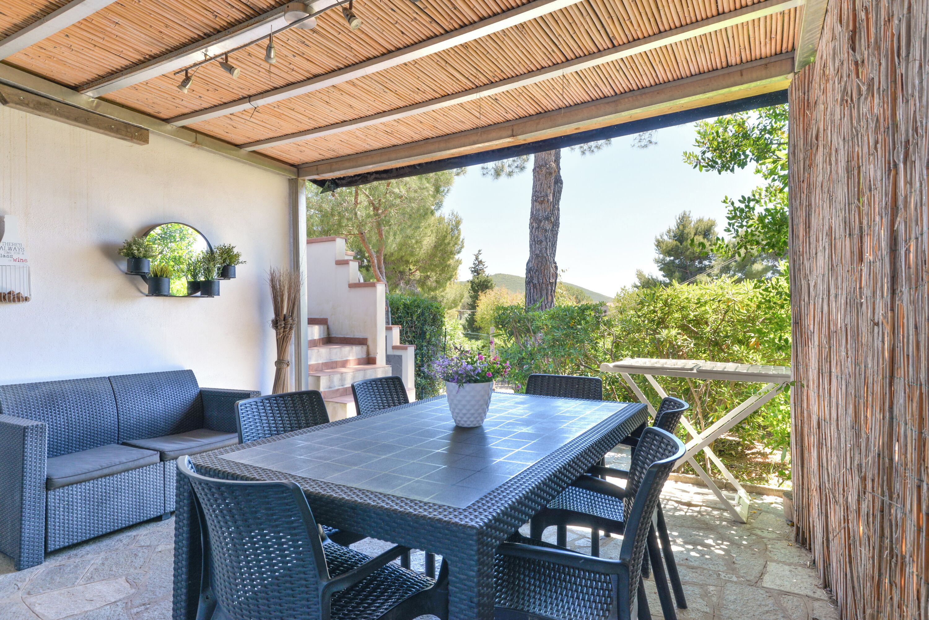 تناول الطعام بالخارج