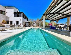 Outdoor pool, a heated pool - Jim's Cottages Hillside Seaview Oasis #1. Heated Pool, 10 Minute Walk to Beach (Los Barriles)