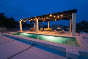 Piscine extérieure, piscine chauffée