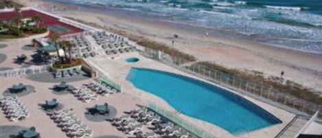 Piscine intérieure, piscine extérieure