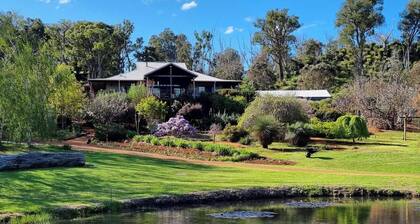 Balingup Camellia Suite - Marian Ponds... Beautiful gardens and swimming pool