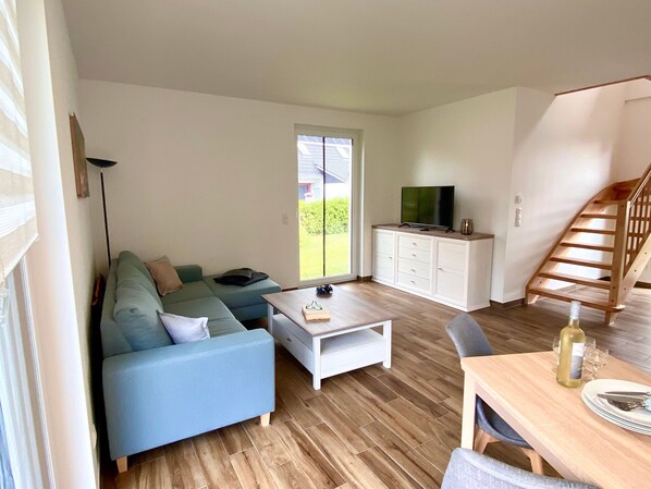 Televisión y chimenea 