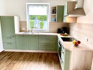 Fridge, oven, dishwasher, coffee/tea maker