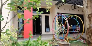 Garden - Homestay Tegal Kota by Simply Homy (Tegal)