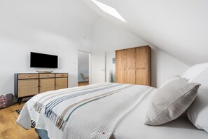 1 slaapkamer, een bureau, een strijkplank/strijkijzer, gratis wifi
