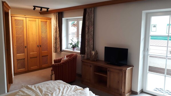 1 bedroom, in-room safe, WiFi, bed sheets