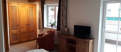 1 bedroom, in-room safe, WiFi, bed sheets