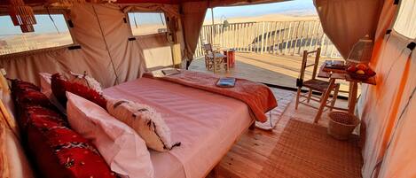 Coffres-forts dans les chambres, Wi-Fi gratuit, draps fournis