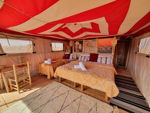 Stargazing Tent | In-room safe, free WiFi, bed sheets