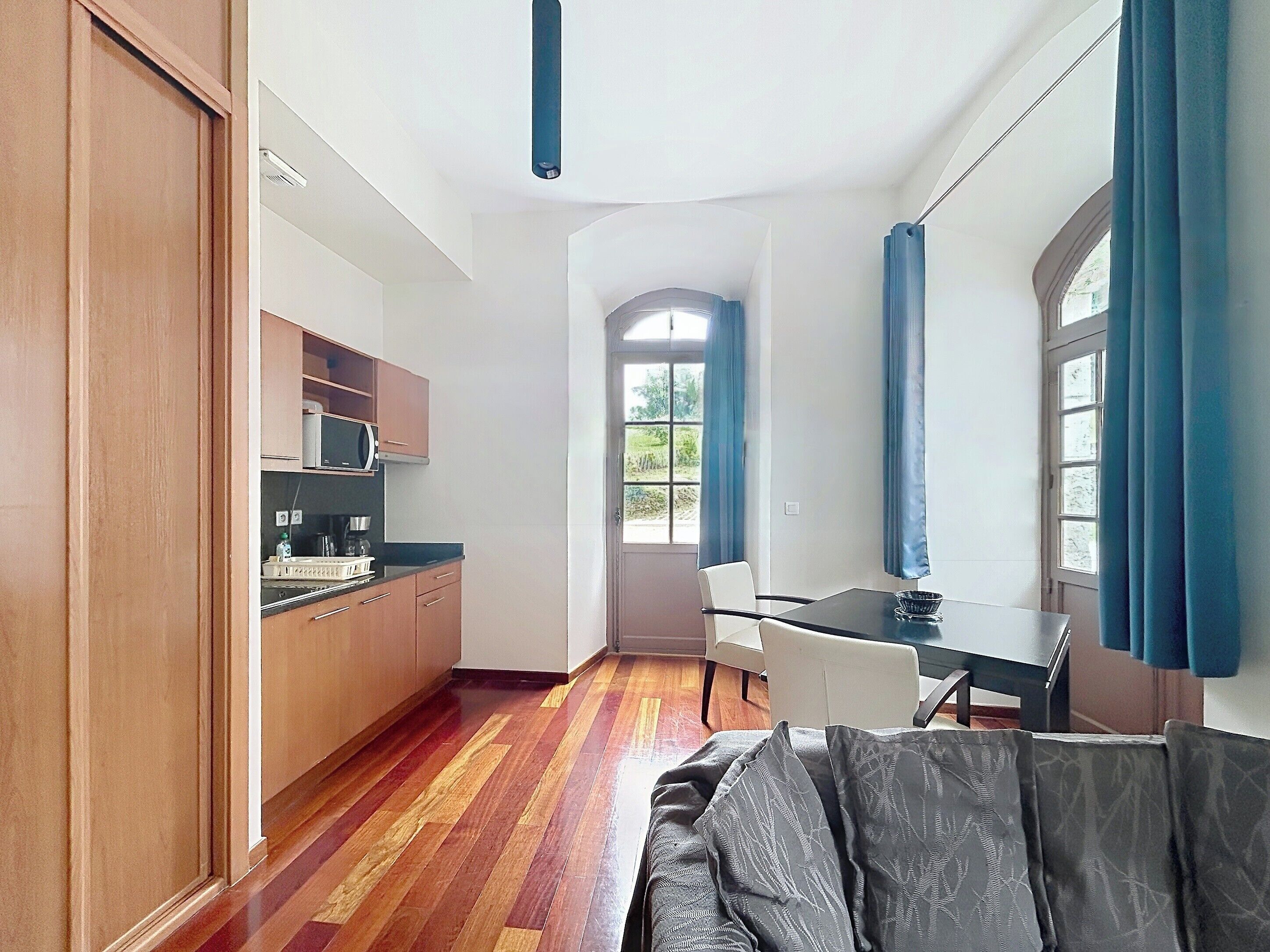 Appartement 4 personnes | Coin cuisine privé | Réfrigérateur, micro-ondes, chaise haute