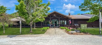 PicoVillageResort D209 - Amazing 1-bedroom  ski in ski out great views