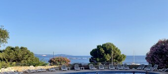 Super Appartement Bord DE MER Avec Piscine