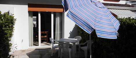 تناول الطعام بالخارج