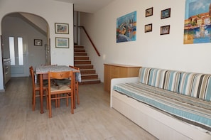 Dining - Cozy villa with private garden-Beahost (Porto Santa Margherita)