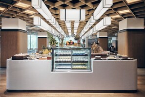Petit déjeuner buffet servi tous les jours en supplément